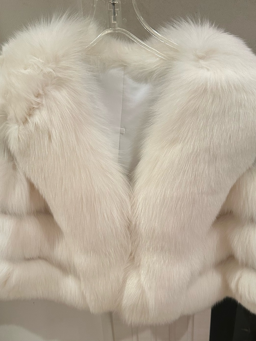 White Fox Fur cape hook front closure Finland fur One size. Never worn! Stunning
